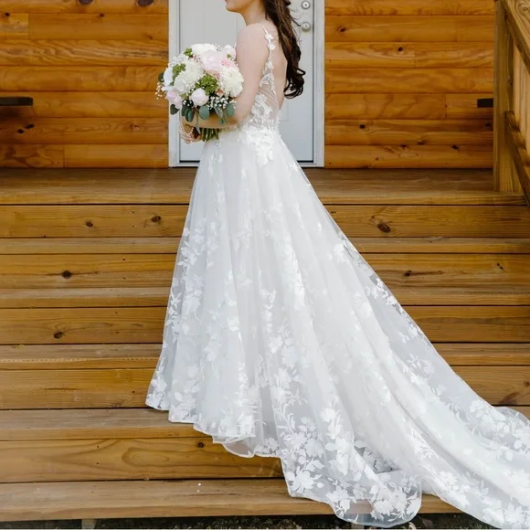 Maggie Soterro Winter dress and veil.
